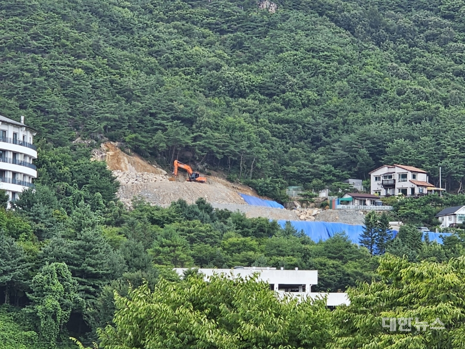 청풍리조트 부근 뒷산 공사 현장 전경(김병호 기자)