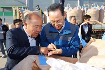 공공비축미곡 매입(이성옥 군의회 의장, 명현관군수)ⓒ대한뉴스